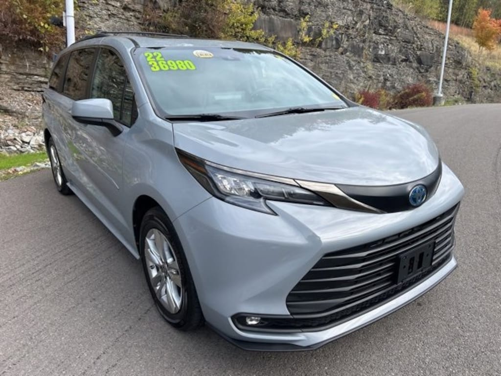 Used 2022 Toyota Sienna XLE Woodland Edition