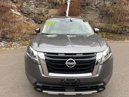 2023 Nissan Pathfinder SL