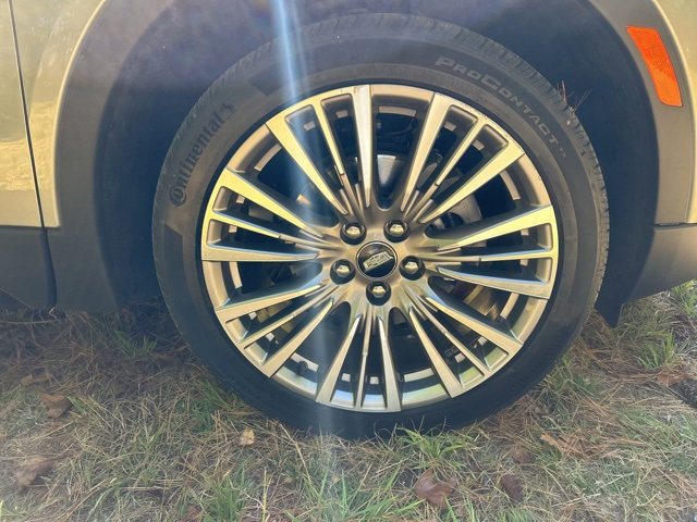 2024 Cadillac XT4 Premium Luxury photo 3