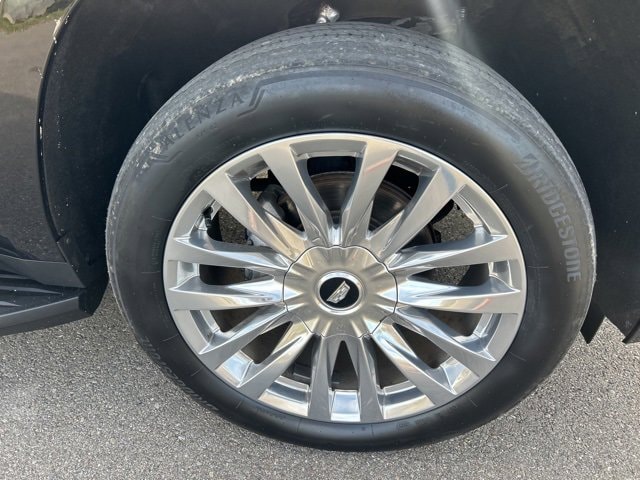 2023 Cadillac Escalade Premium Luxury photo 3