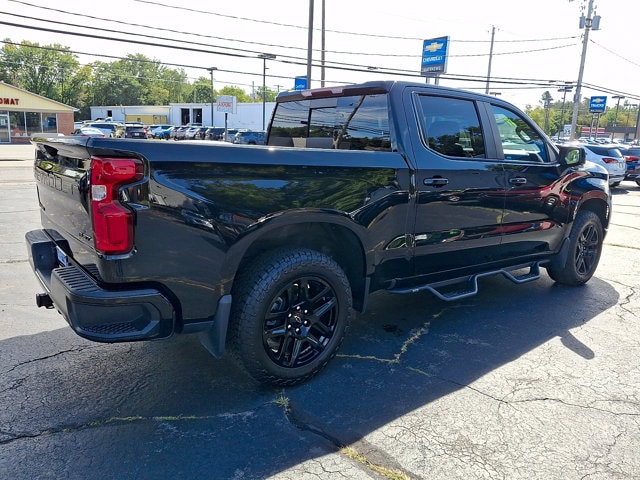 Additional photo of vehicle.