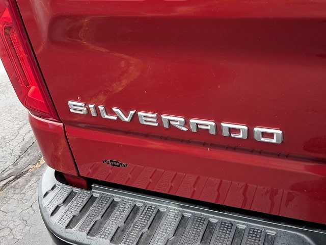 Additional photo of vehicle.