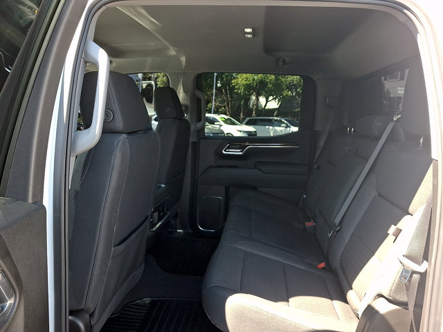 Additional photo of vehicle.