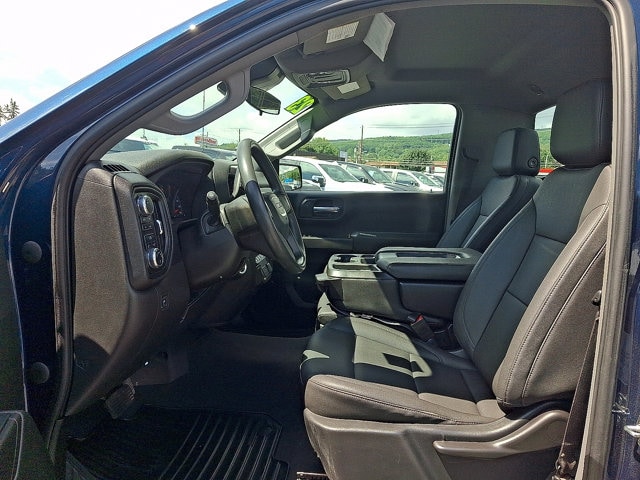 Additional photo of vehicle.