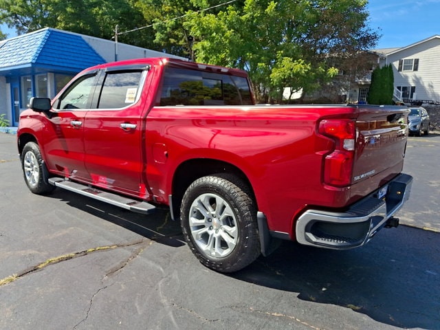 Additional photo of vehicle.