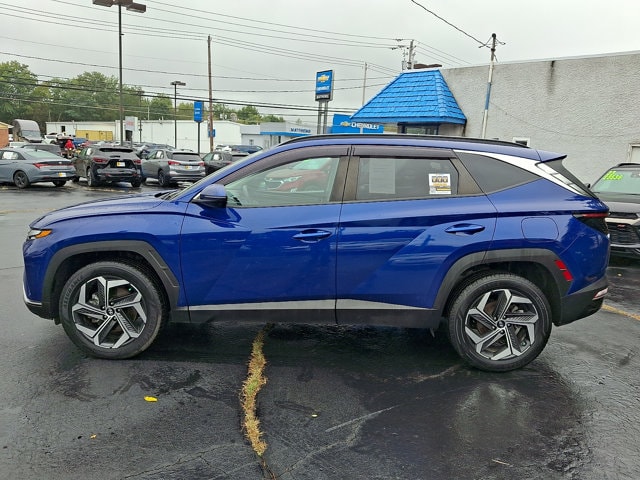 Additional photo of vehicle.