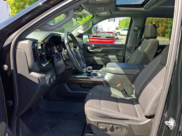 Additional photo of vehicle.