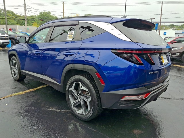 Additional photo of vehicle.