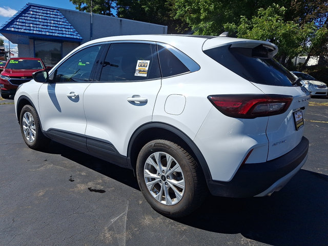 Additional photo of vehicle.