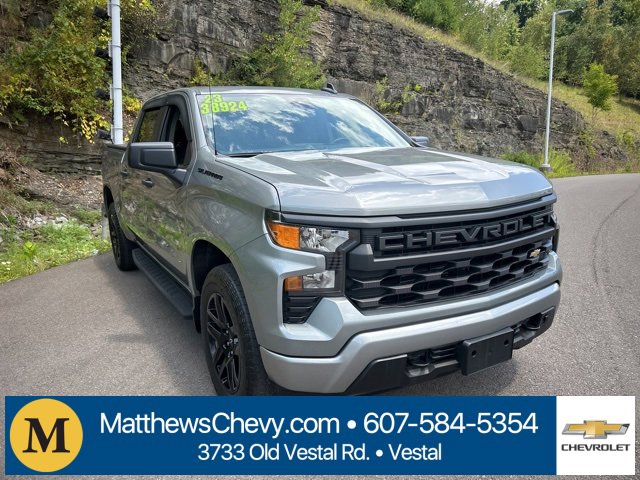 2023 Chevrolet Silverado 1500 Custom photo 2