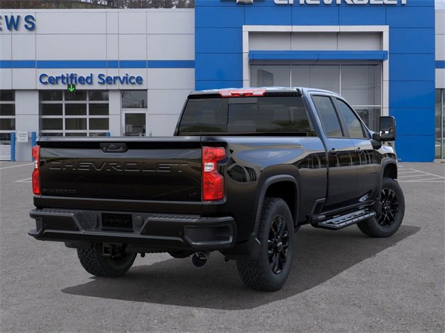 2025 Chevrolet Silverado 3500HD LT photo 4