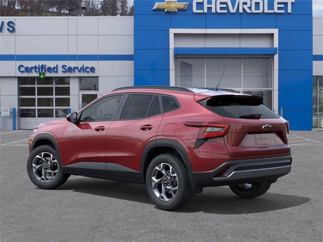2025 Chevrolet Trax LT photo 2
