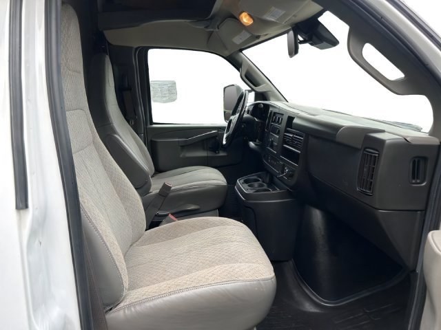 Additional photo of vehicle.