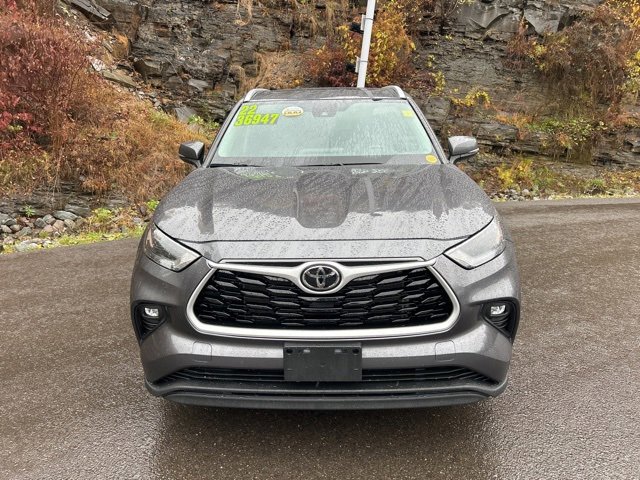 2022 Toyota Highlander XLE photo 2