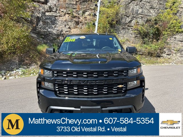 2022 Chevrolet Silverado 1500 Custom photo 2