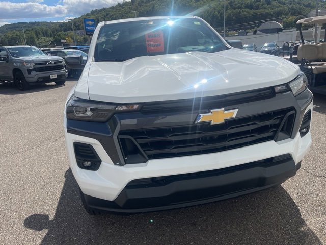2026 Chevrolet Colorado LT photo 2