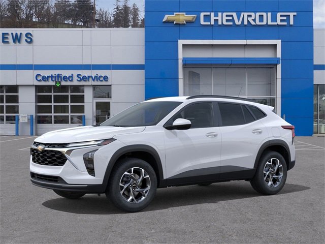 2025 Chevrolet Trax LT photo 2