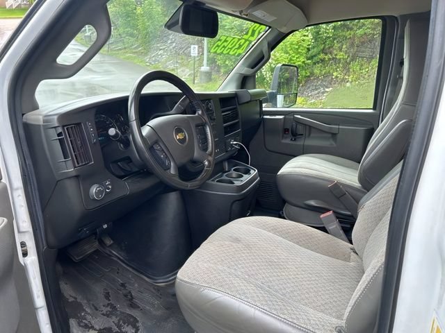 Additional photo of vehicle.