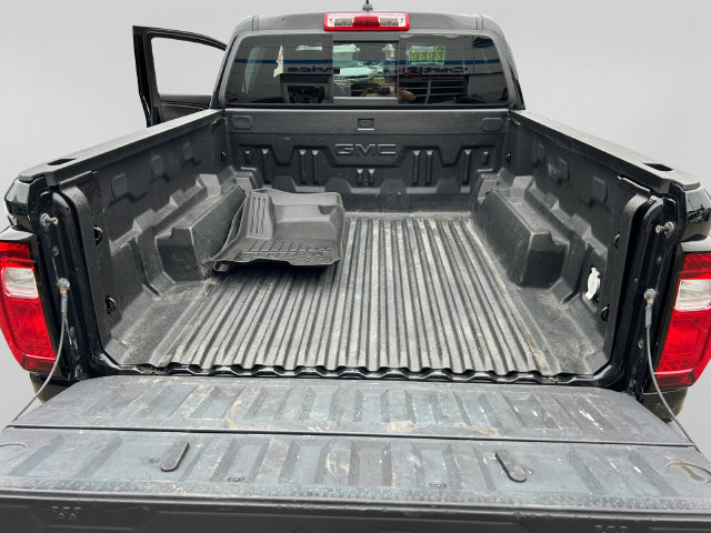 Additional photo of vehicle.