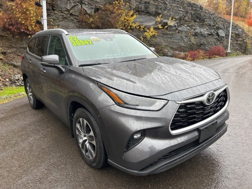 Used 2022 Toyota Highlander XLE