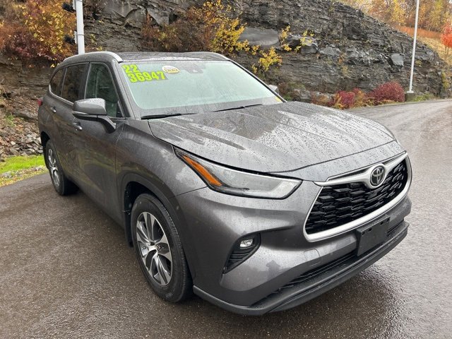 2022 Toyota Highlander XLE photo 3