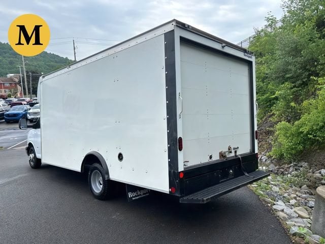 Additional photo of vehicle.