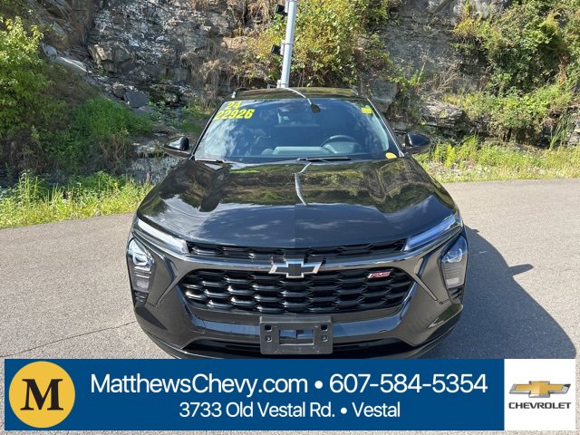 2024 Chevrolet Trax photo 2