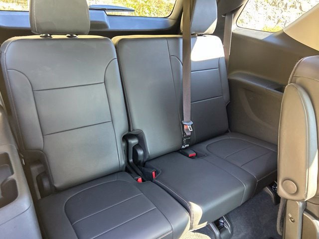 Additional photo of vehicle.