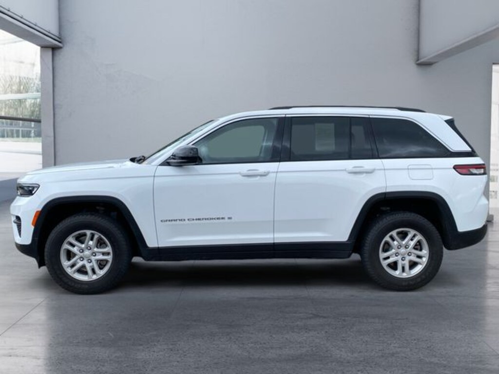 Used 2023 Jeep Grand Cherokee Laredo SUV