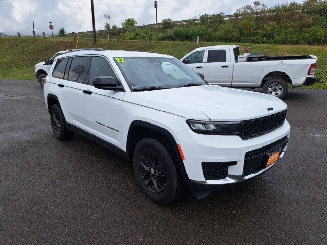 2022 Jeep Grand Cherokee Laredo photo 2