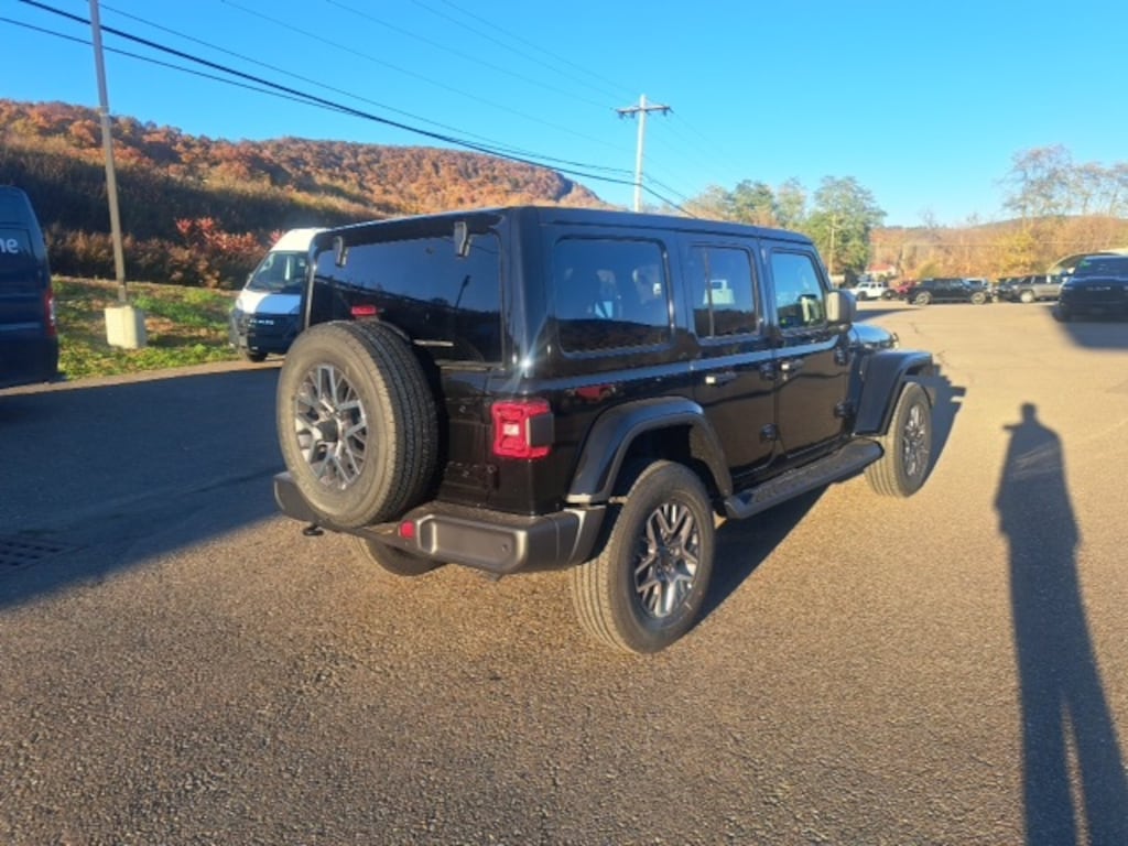 New 2025 Jeep Wrangler 4-DOOR SAHARA Sport Utility