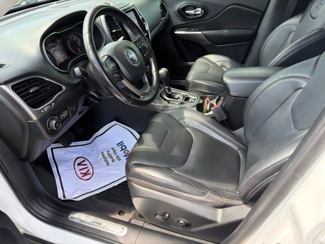 Additional photo of vehicle.