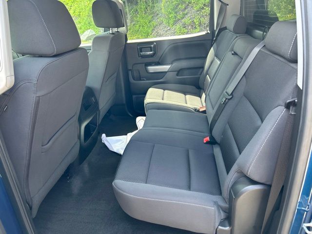 Additional photo of vehicle.