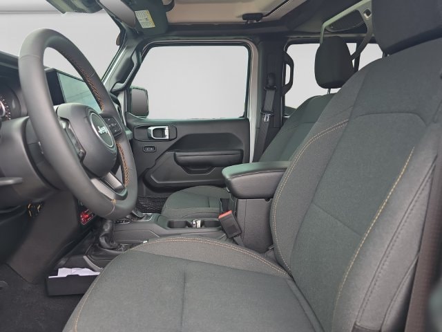 Additional photo of vehicle.