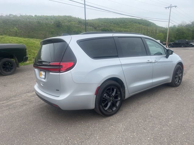 2026 Chrysler Pacifica Select - Photo 5