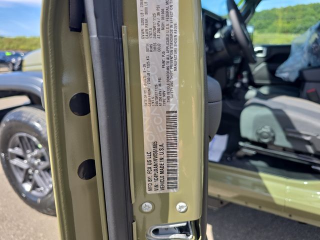 Additional photo of vehicle.