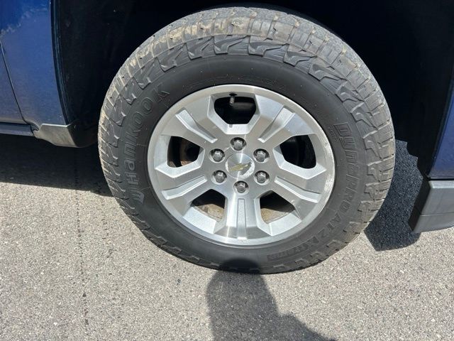 Additional photo of vehicle.