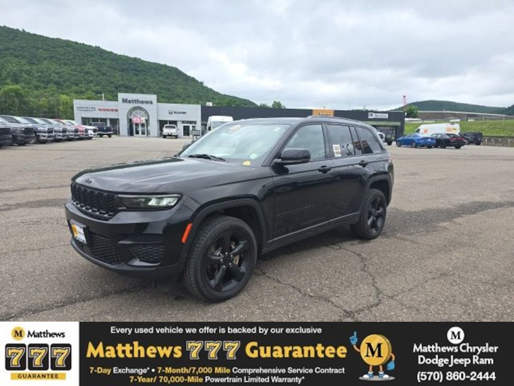Used 2023 Jeep Grand Cherokee Laredo SUV