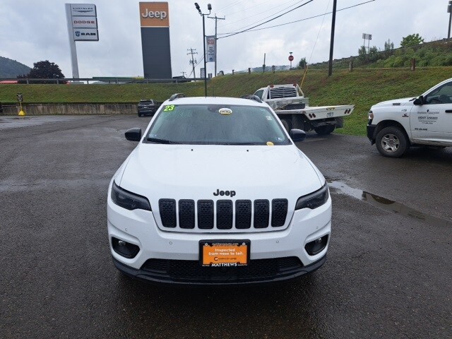 2023 Jeep Cherokee Altitude Lux photo 2