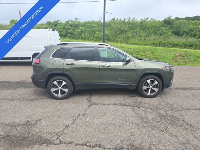 Additional photo of vehicle.