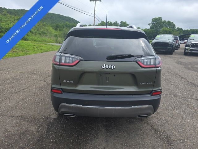 Additional photo of vehicle.