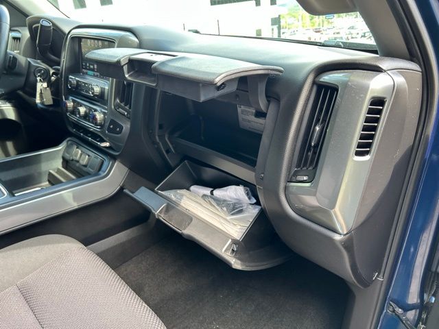 Additional photo of vehicle.