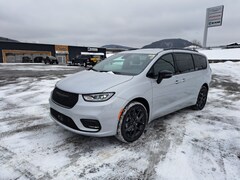 2026 Chrysler Pacifica SELECT AWD Passenger Van