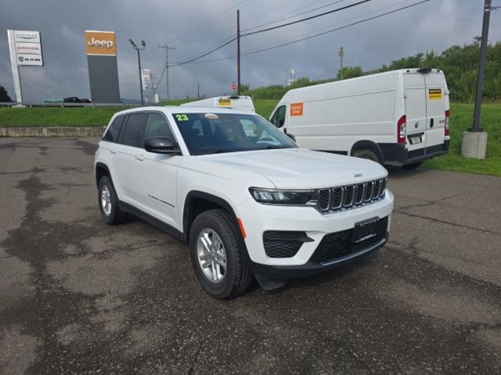 Used 2023 Jeep Grand Cherokee Laredo SUV