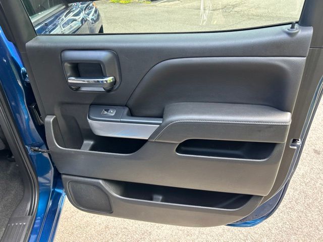 Additional photo of vehicle.