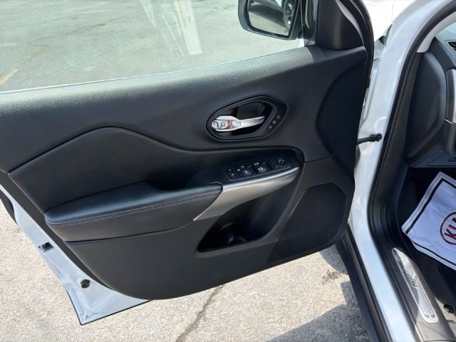 Additional photo of vehicle.