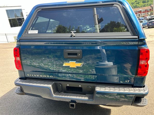 Additional photo of vehicle.