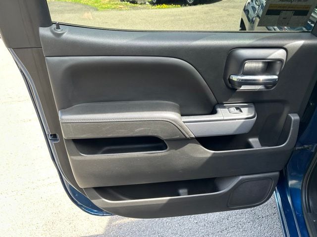 Additional photo of vehicle.