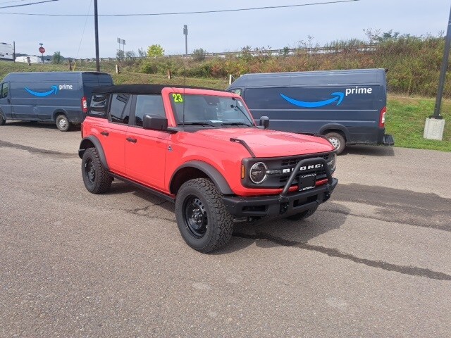 2023 Ford Bronco Black Diamond photo 2
