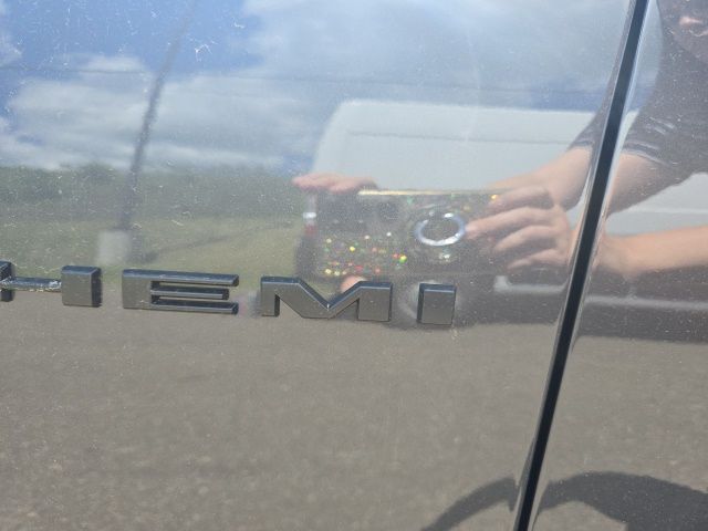 Additional photo of vehicle.